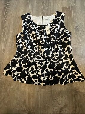 New York & Company black and white abstract floral print blouse in XL